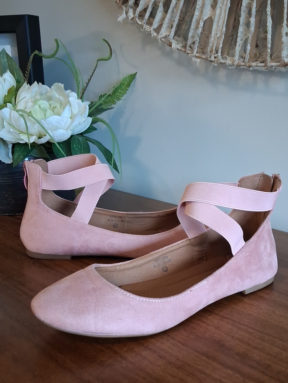 Bella Marie Dana Pink Faux Suede Stretch Cross Straps Ballet Flat ** Size 8.5